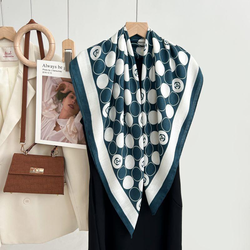 Autumn And Winter White Flower Print Fresh And Elegant 90 Square Scarf Herringbone Shawl Soft Skin-Friendly Warm Scarf