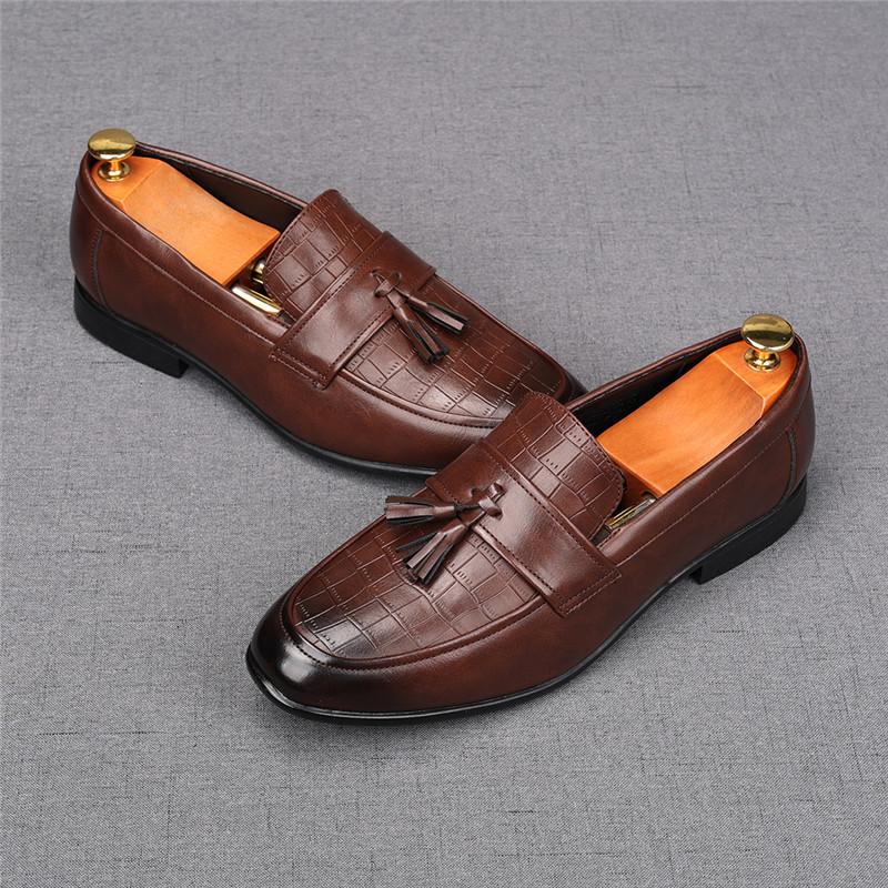 Fashion Designer New Pointed Black Brown Dress Leather Shoes For Men Designer Tassel Loafers Homecoming Wedding Zapatillas Hombre