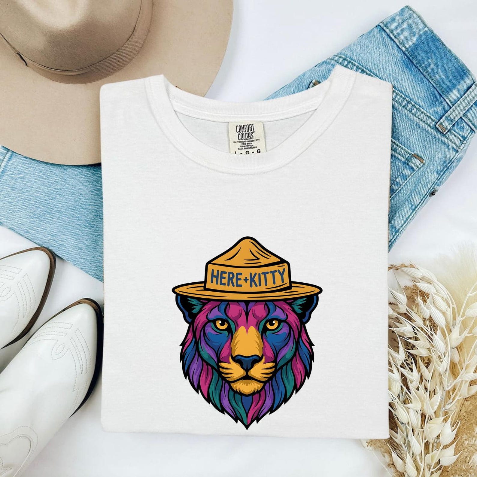 Colorful Tiger Shirt Animals Wildlife Gift Women Bold Graphic Tee Tiger T-Shirt Animal Fan Graphic Tshirt Wildlife Graphic Retro Safari Hat M