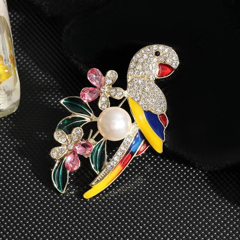 Exquisite Phoenix Collar Brooch: Retro National Style Animal Pin