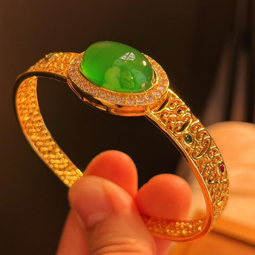 Vollständig Grün, Yang Grün, Natürliches Achatgrünes Chalcedon-Armband, Damenöffnung Ist Leicht Eingelegt, Und Die Echtaufnahme Ist Treu.