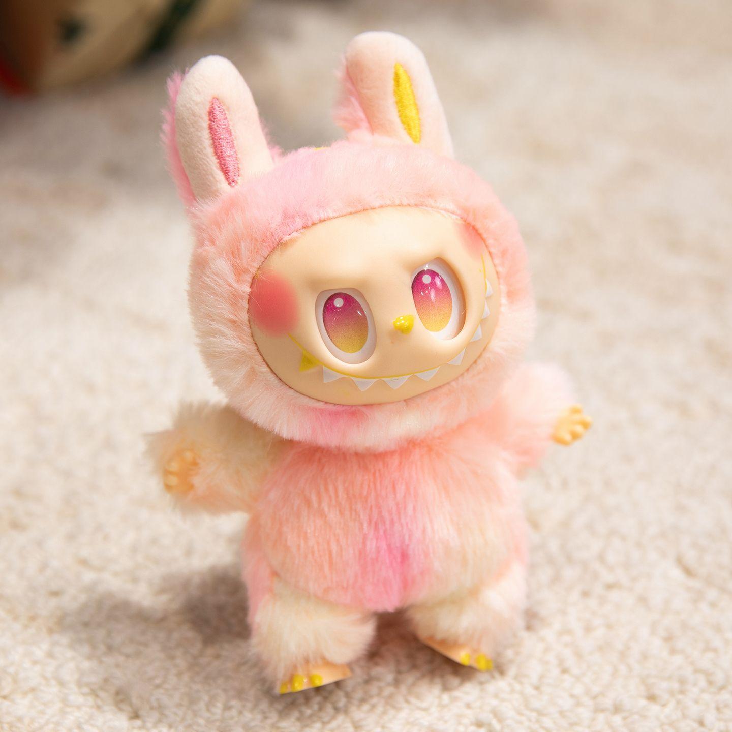 

Новые плюшевые игрушки Labubu V3 The Monsters Big Into Energy Series Виниловая плюшевая игрушка Подвеска для сумки Кавайная фигурка Кукла с лицом Брелок Подарок на день рождения 17cm розовый