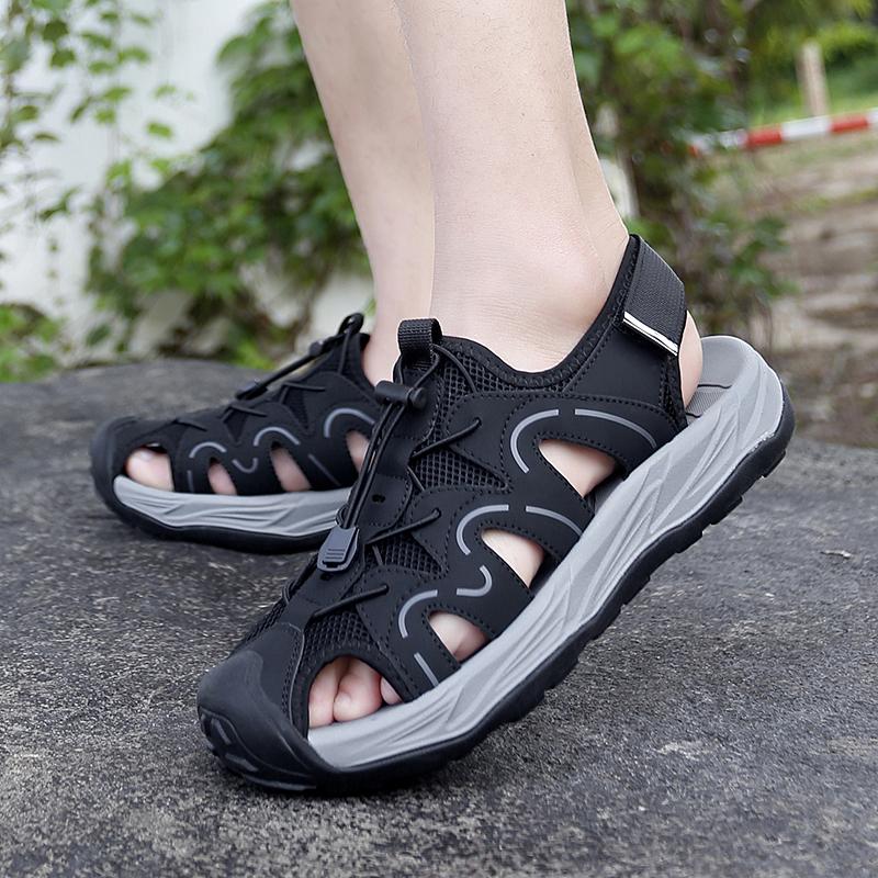 Fashion Outdoor New Men's Breathable Hollow Out Anti Slip Beach Shoes 2025 Summer Fashion Brand Men's Comfortable Soft Soled Sandals