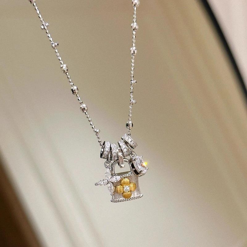 Light Luxury High-End Brushed Running Ring Four-Leaf Flower Lock Necklace Versatile Niche Design Medieval Seiko Collarbone Chain