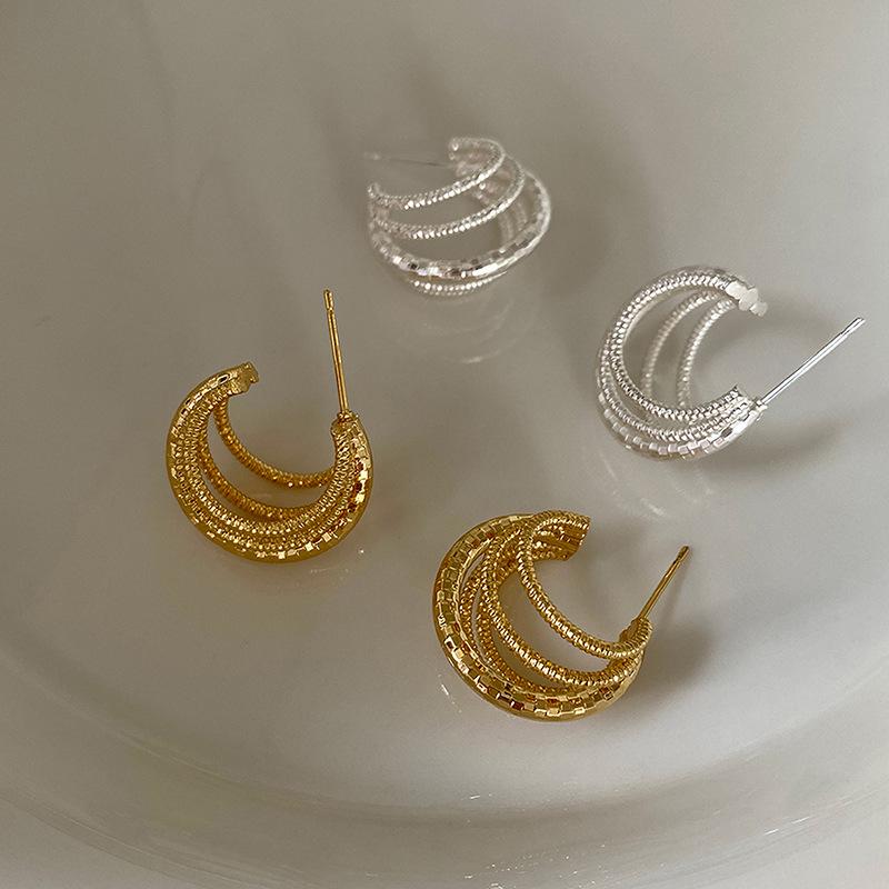 Wrapped multi-layer C-shaped earrings, simple personalized design earrings, fashionable and cold wind earrings, niche and high-end sense