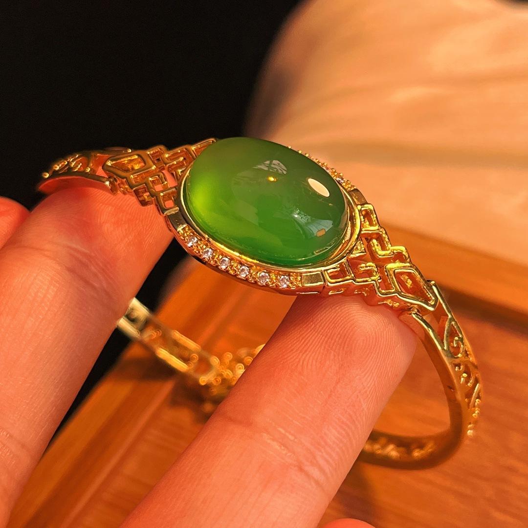 

Full Green, Yang Green, Natural Agate Green Chalcedony Bracelet, Women S Opening Is Slightly Inlaid, And The Real Shot Is Fidelity.