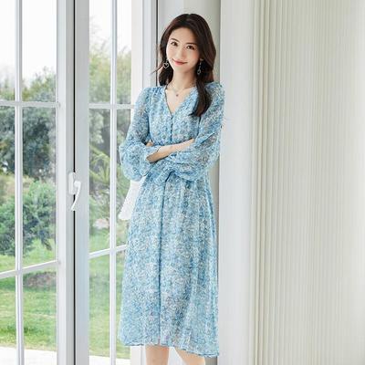 Elegant Blue Floral V-Neck Midi Dress
