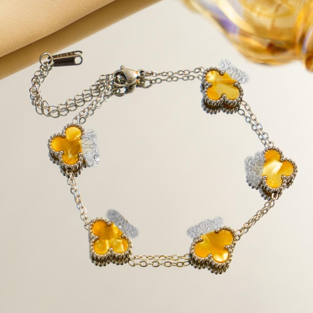 Gradient Four-leaf Clover Bracelet A Luxurious and Sophisticated Women's Fashion Jewelry Accessory A Unique and Stylish Piece of Hand Jewelry