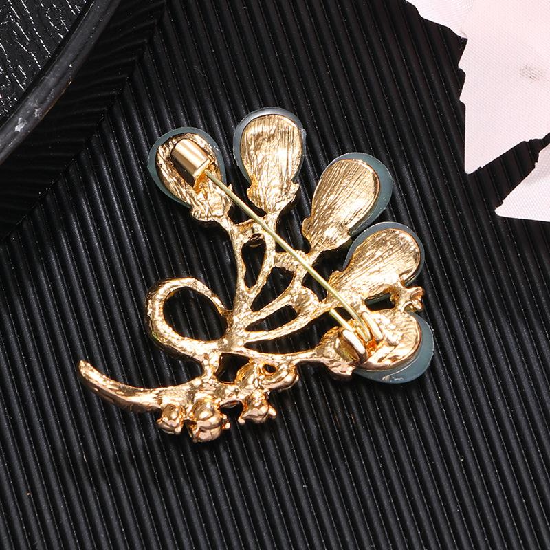 Women Girls Fashion Elegant Flower Crystal Brooch Badges High-end Exquisite Rhinestone Floral Pin Jewelry For Women Men Gift