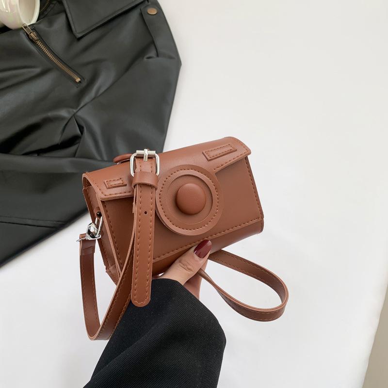 

Niche design camera type minimalist style small square bag student party 2024 new sweet contrasting color trendy shoulder messenger bag