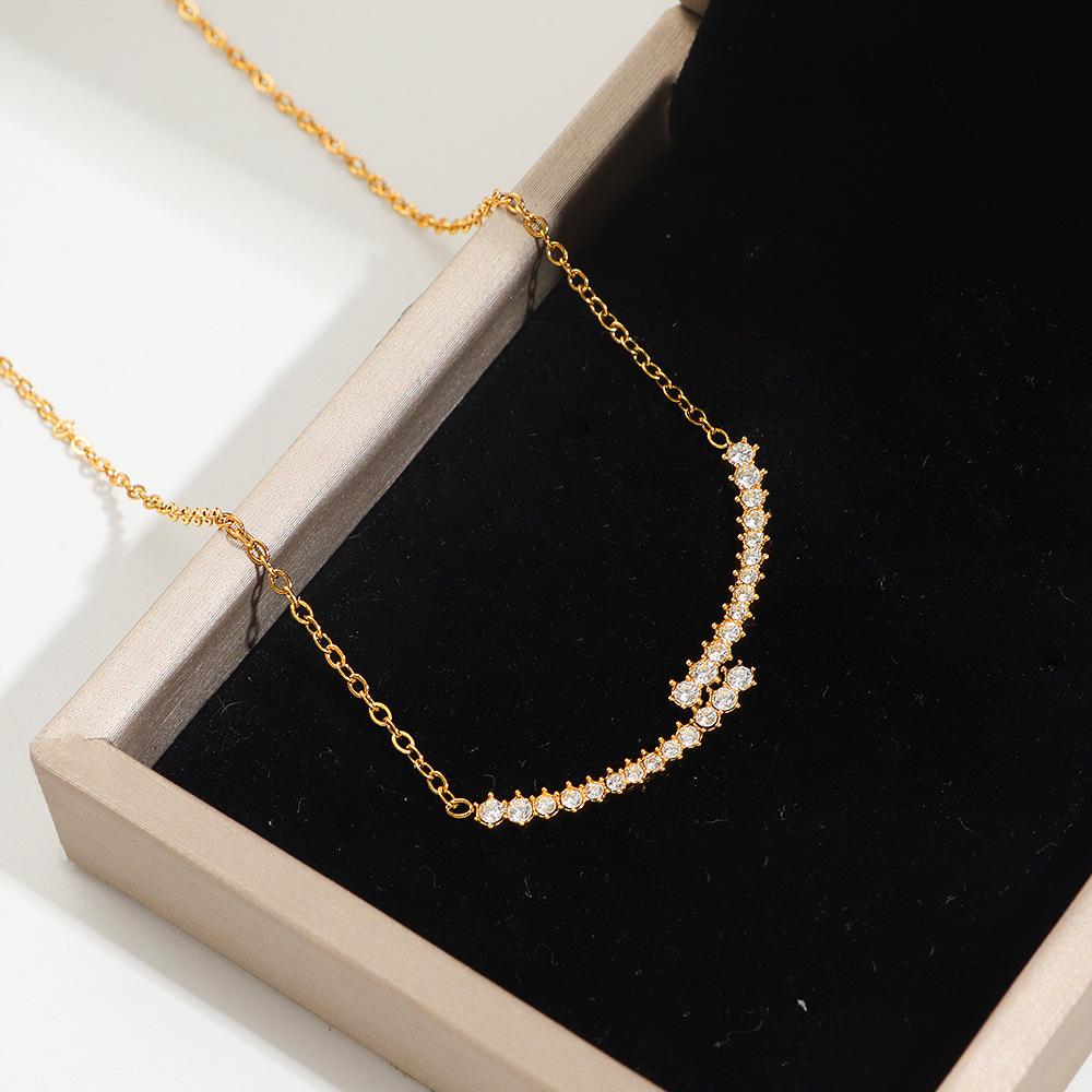 Zirconia Smile Necklace: Women's Titanium Steel Clavicle Chain, Trendy Non-fading Jewelry with Versatile Niche Design