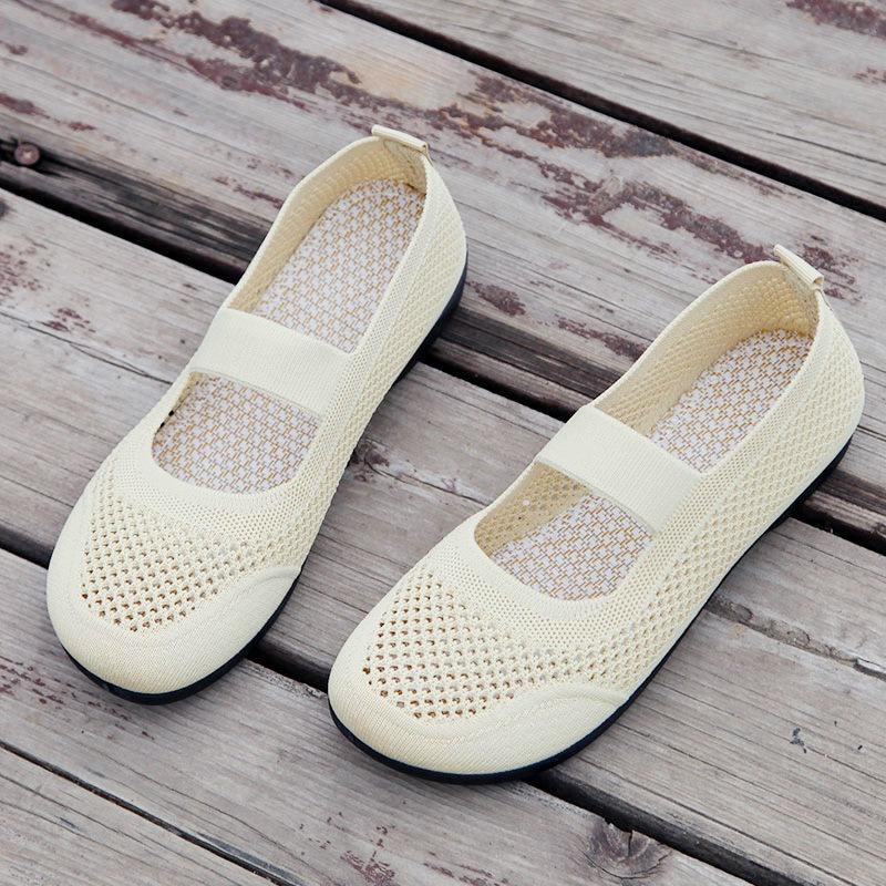 Old Beijing cloth shoes women's summer new breathable sandals soft-soled mother shoes hollow flying woven medium and old women's shoes