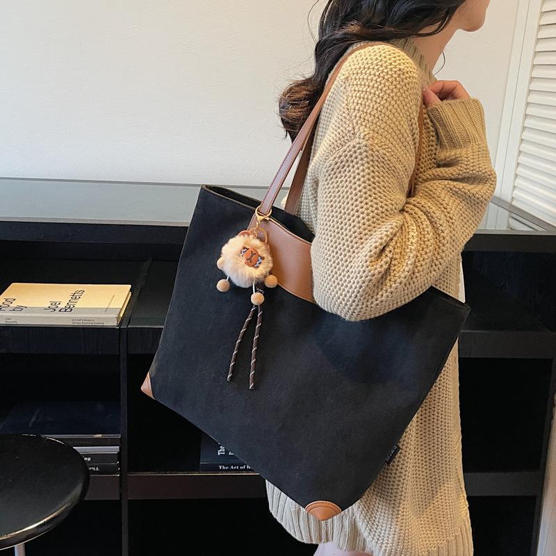New Vintage Suede Tote Bag Large Capacity Simple Commuter Shoulder Bag for Women Winter Comfortable and Versatile Storage Bags