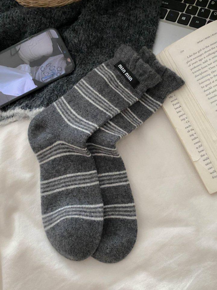 

Women s Korean-Style Striped Wool Mid-Calf Socks with Lace - Thick, Warm College Style One Size темно-серого