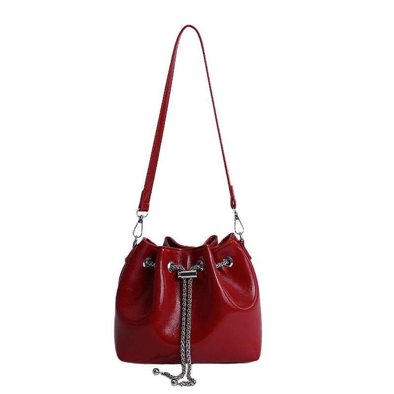 

Niche small bag women s 2025 new red bucket bag simple shoulder fashion casual messenger bag червоний