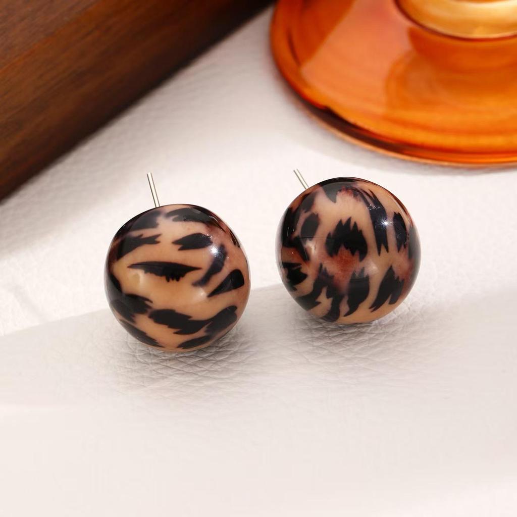 Retro European & American CCB Earring Set: Women's Creative Temperament C-shaped & Leopard Print Earrings