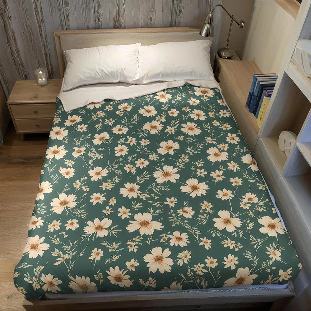 Small green flower pattern Flannel Blanket Warm Soft Halloween Christmas Couch Warm Cozy Decorative Decor Gift for All Season