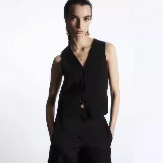 Dámská pletená bezrukávová vesta s výstřihem do V, jaro 2025: Neformální svrchní oděv s krátkým rukávem