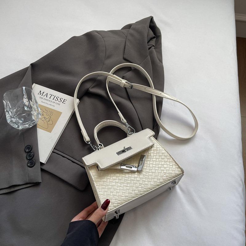 Small bag women's new niche fashion shoulder messenger bag casual portable small square bag