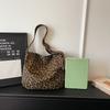 Leopard Print Shoulder Bag Women's Crossbody Bag Large Capacity Tote Bag Commuter Underarm Bag