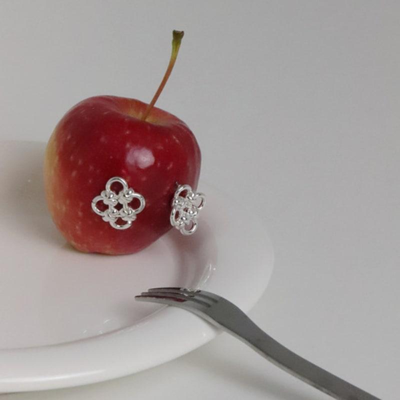 apple pie order Lucky Clover Chain E.