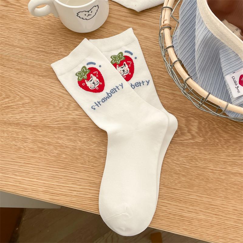 Women's Spring and Summer Fashion Simple Cloth Label Strawberry Embroidery Sweet Absorbing Breathable Cotton Socks