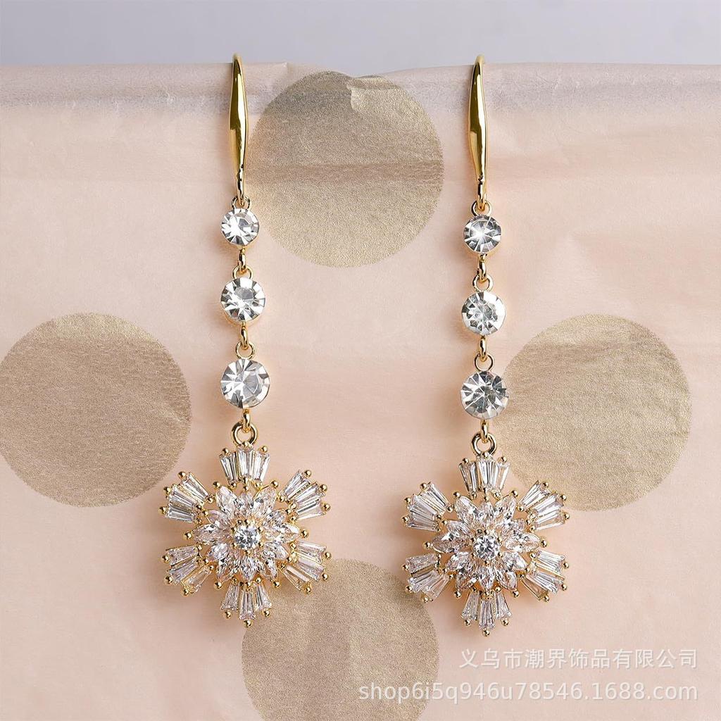 Snowflake Ear Hooks: Exquisite, Versatile Christmas Earrings for a Fresh, Elegant Look