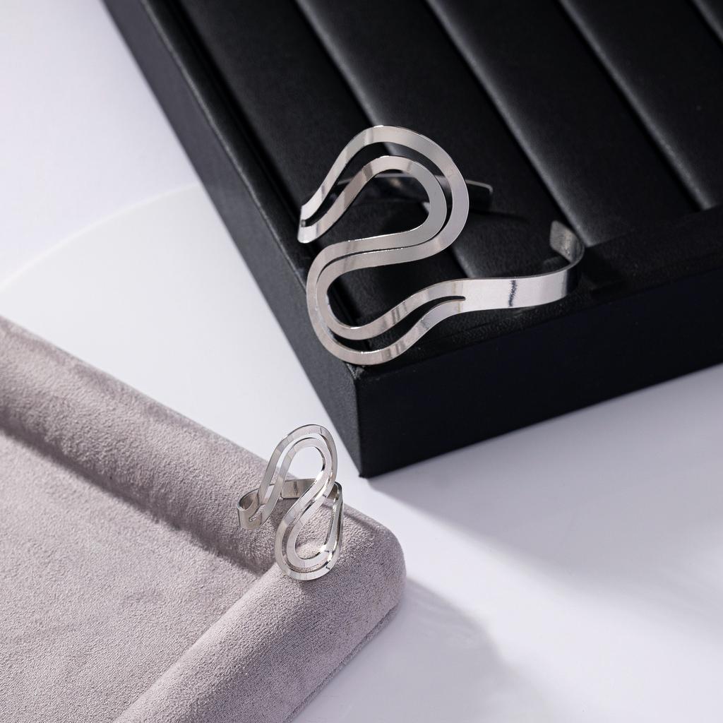 Holiday Style Exaggerated Starfish Opening Bracelet Metal High-end Arm Ring Cold Wind Temperament Jewelry Women