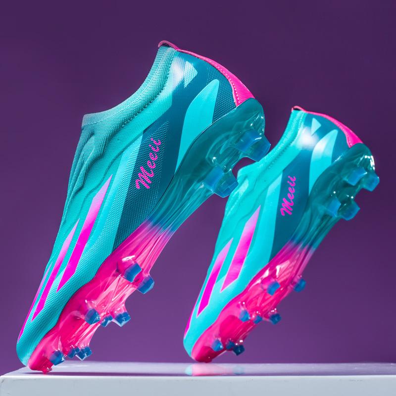 20252025 Seamless Fly-woven Football Shoes Men's and Women's Low-top Students' Broken Nails and Spikes Competition Training Shoes