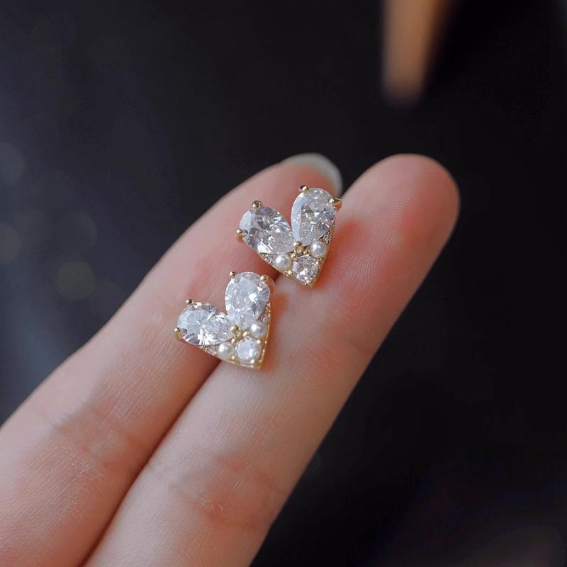 Heart-shaped Compact Pearl Earrings Simple Design Women's Senior Temperament Birthday Party Gift Fashion Ear Jewelry