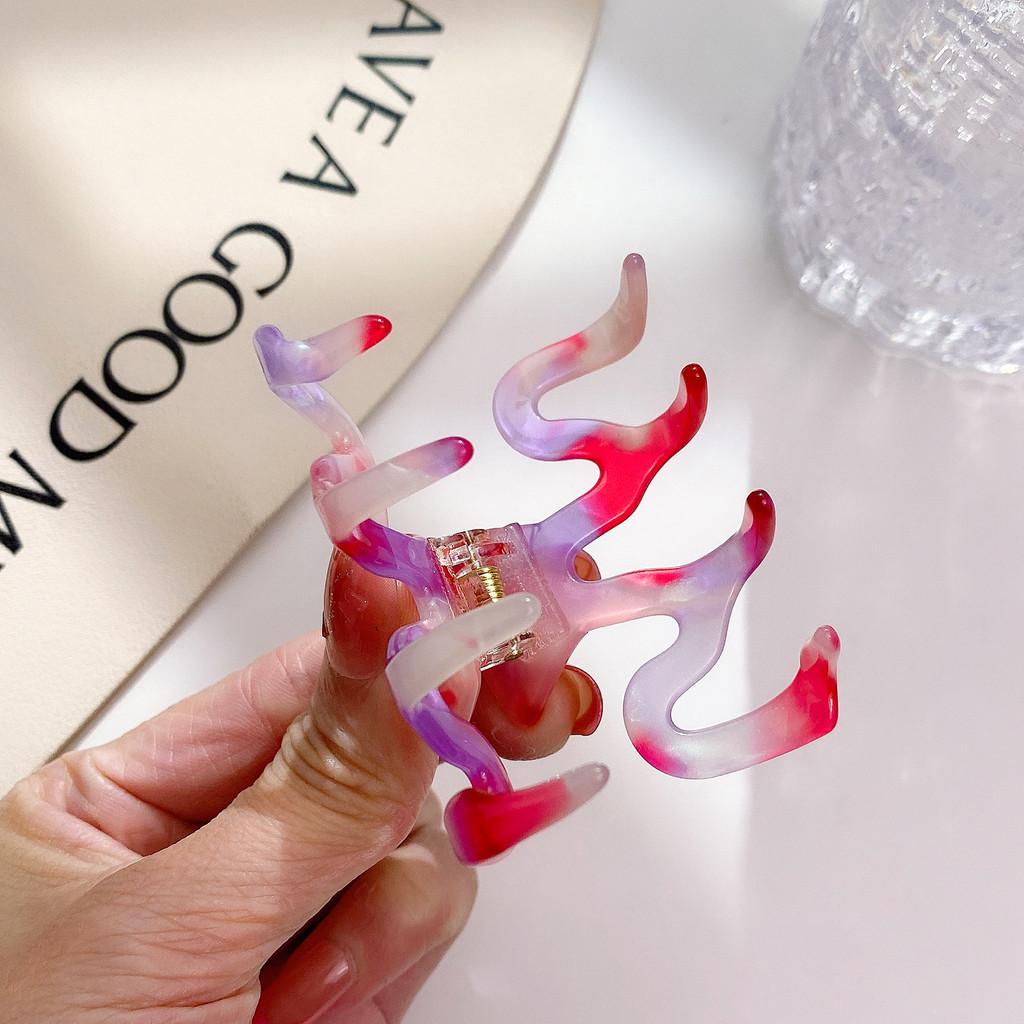 Fashionable Acetate Hair Claw Clip For Women With Colorful Designs And Geometric Lines