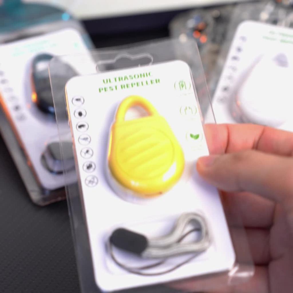 Repellente Elettronico Intelligente Portatile per Animali Domestici, Repellente Universale per Insetti per Umani e Animali Domestici, Essenziale per la Cura della Salute degli Animali Domestici, Da Appendere ai Collari degli Animali Domestici,