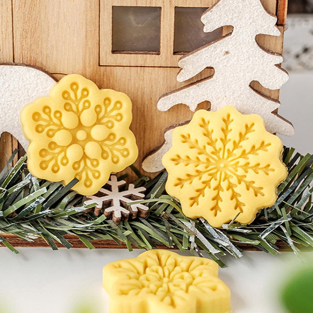 Christmas Snowflake Cookie Cutters Pressable Biscuits Mold Plastic Cookie Stamps DIY Cake Baking Tool Easy to Clean