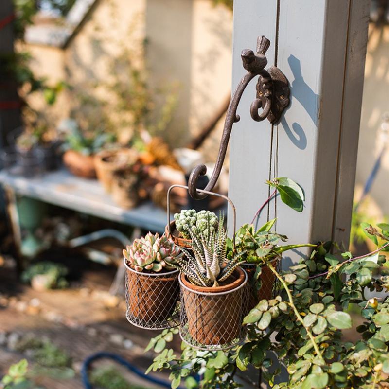 European Vintage Cast Iron Bird Hook Distressed Finish for Garden Patio Outdoor Wall Decor