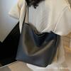 Retro Casual Bucket Bag Women's 2025 New Simple Fashion Shoulder Bag Fashion Sense Simple Commuter Crossbody Bag