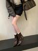 Spetsiga högklackade bruna små korta stövletter damskor 2025 nya vår- och höst enkelstövlar retro bältesspänne mellanhöga byxstövlar