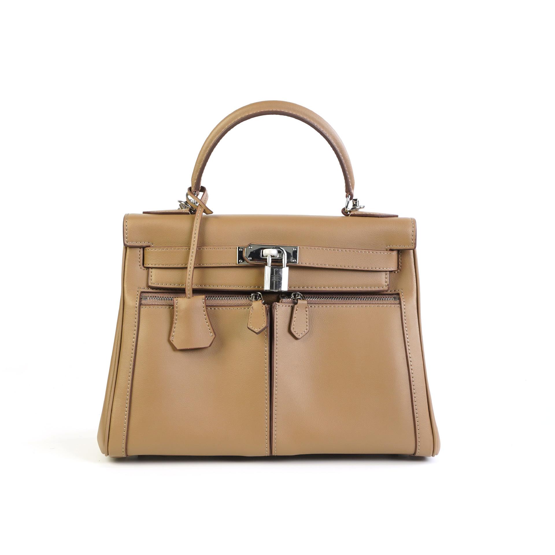 

This women s bag is made of cowhide with double pockets and has a large capacity for commuting. It features two shoulder straps and a shoulder strap 28x12x22cm