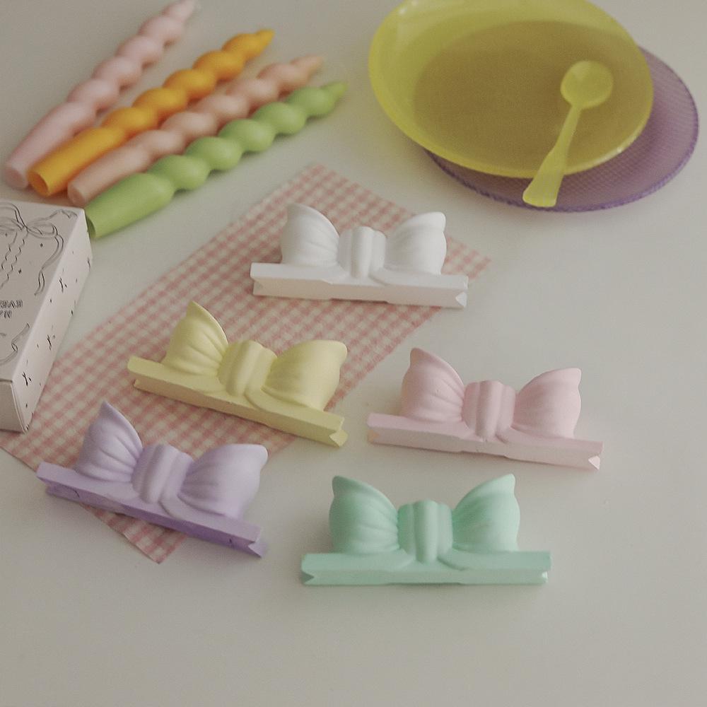 Inspired Atmosphere Candlestick: Creative Long Stem Aromatherapy Candle Holder with Plaster Bow Ornament for Home Decoration