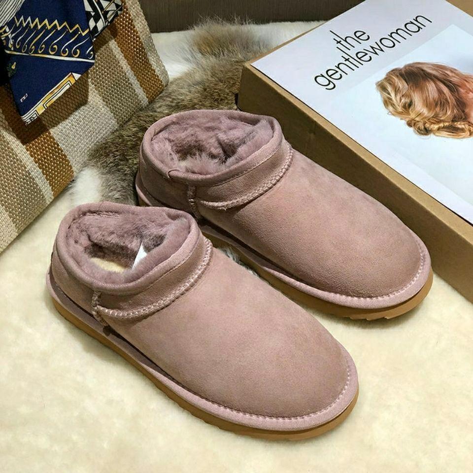 Fashion snow boots, genuine women's boots, broken size withdrawal processing, winter sheepskin and fur integrated flat-bottomed warm short cotton boot