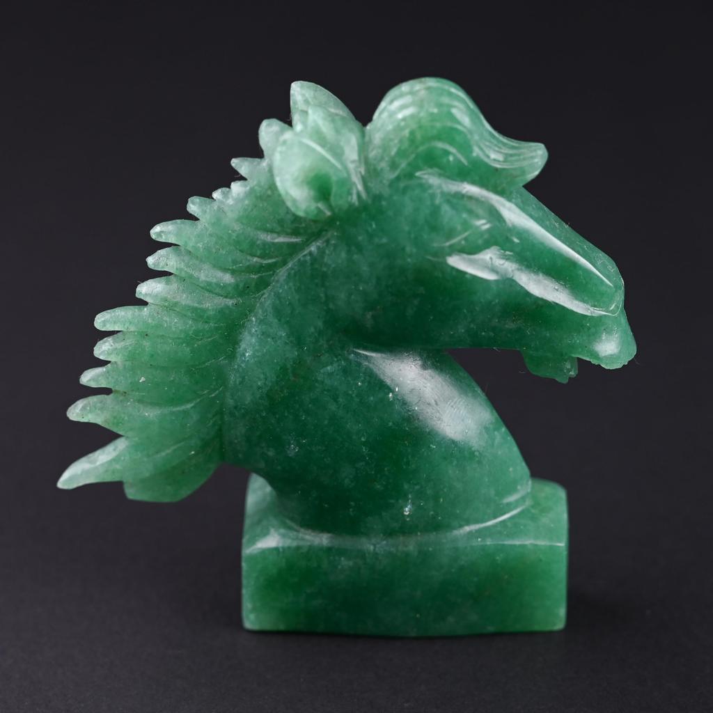 Übersetztes Produkt Aventurin Pferdeskulptur Natursteinschnitzerei Figur Innenraum Naturstein Kraftstein Indischer Jade Gesundheit Glück Langlebigkeit