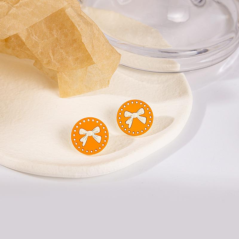 Cute Cartoon Earrings Female Eccentric Girl Stud Earrings Resin Doll Face Female Simple Earrings