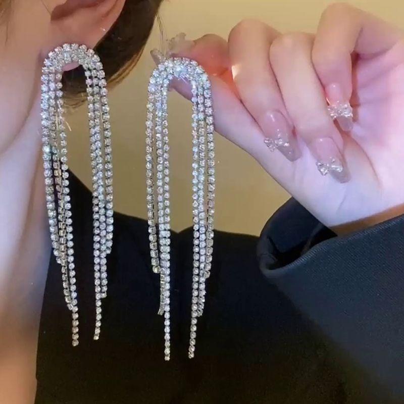 Brincos de Borla Pérola Sense Premium Agulha de Prata Celebridade Elegante Moda Brincos de Temperamento Brincos Longos de Diamante Flash de Luxo Leve Mulheres