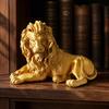 Minimalistisches Gold-Schreibtischzubehör Goldene liegende Löwen-Harzfigur, 3D-gedruckte liegende Statue, Kompakte Tierstatuen-Skulptur für Büro-Bücherregal