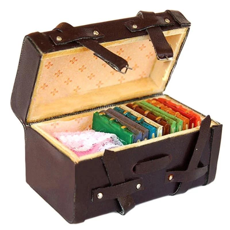 1:12 Mini Retro Leather Wooden Luggage Creative Dollhouse Simulation Model Vintage Luggage Brown Imitation Leather Wooden Box