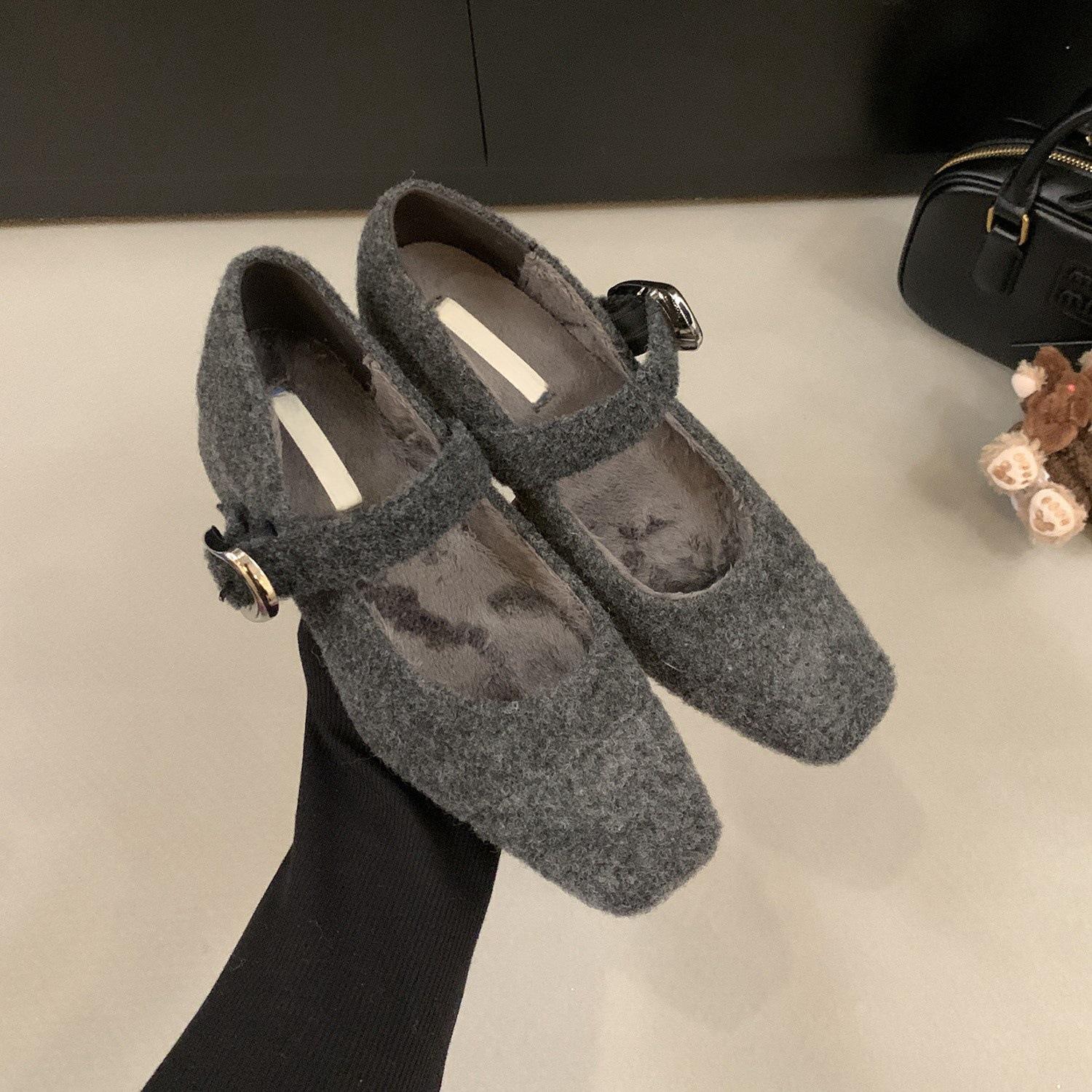 

Туфли женские осенне-зимние на среднем и высоком каблуке с квадратным носком, серые, одинарные, под юбку, плюшевые Мэри Джейн, пушистые 39 серый