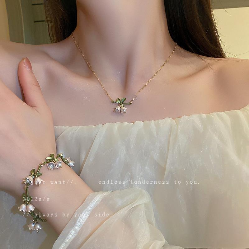 Mori small fresh lily of the valley flower fringed pearl necklace temperament collarbone chain girl heart sweet necklace