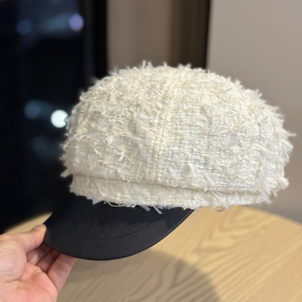 Korean style Autumn and Winter Patchwork Leather Trimmed Warm Toned Painter's Hat Exudes A Youthful Charm