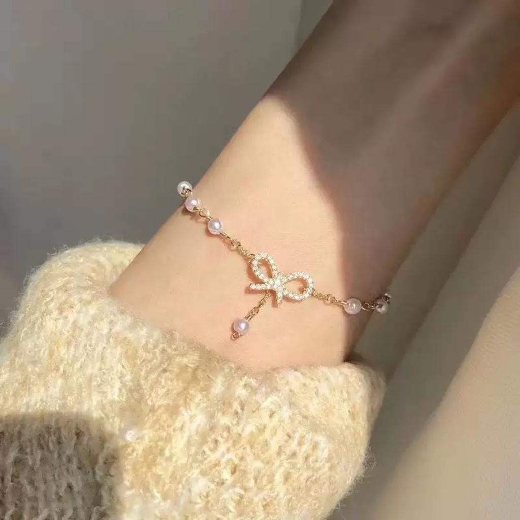 Delicate Bow Knot Bracelet Lightweight Chain Adjustable Length Elegant Design Fashion Jewelry for Women and Students Suitable for Daily Wear
