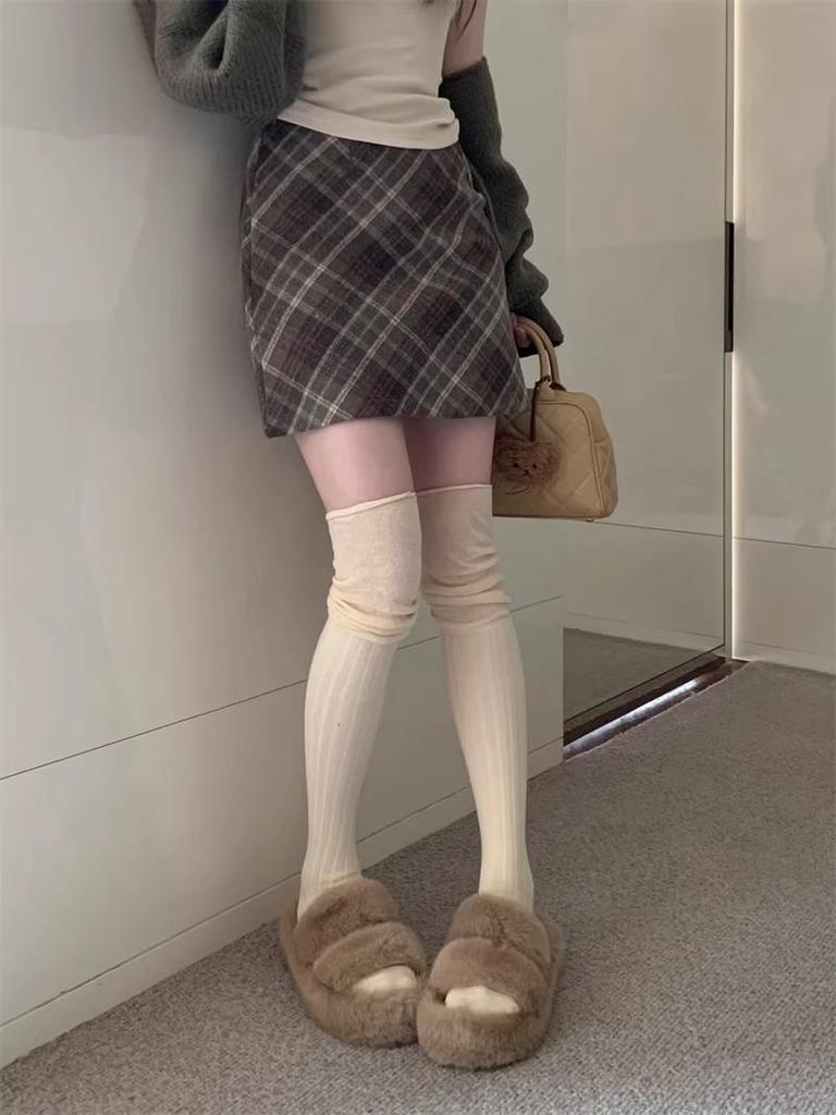 Plus Size Retro Plaid Woolen A-line Skirt for Pear-Shaped Women - Hip-Covering, Slimming Short Skirt for Autumn/Winter