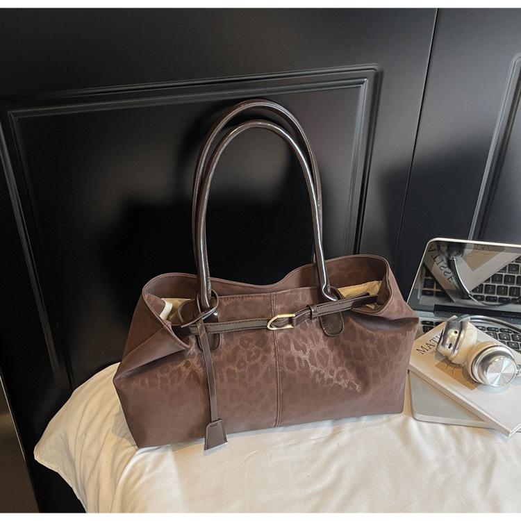 

Сумка большой вместимости с леопардовым принтом женская 2025 новая осенне-зимняя ретро универсальная сумка через плечо модная сумка-тоут для поездок